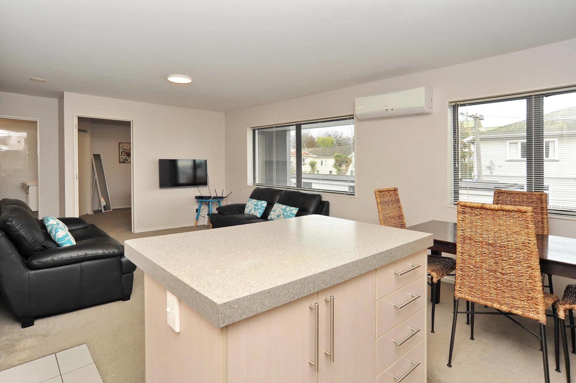 Carlton Villa 2 - Christchurch Holiday Homes Экстерьер фото