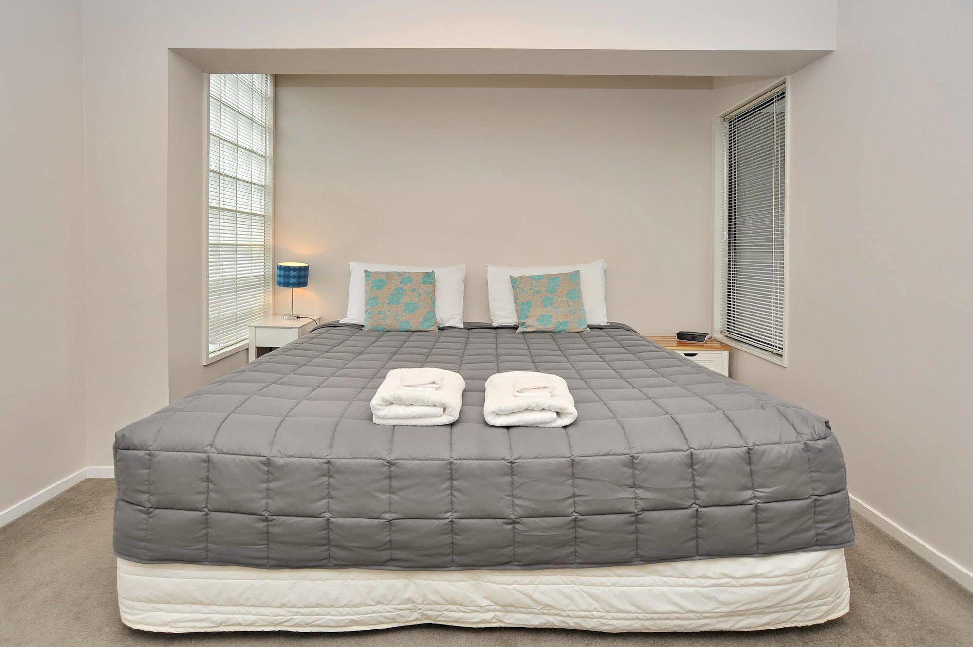 Carlton Villa 2 - Christchurch Holiday Homes Экстерьер фото
